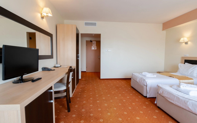 Hotel Oxford Inn & Suites