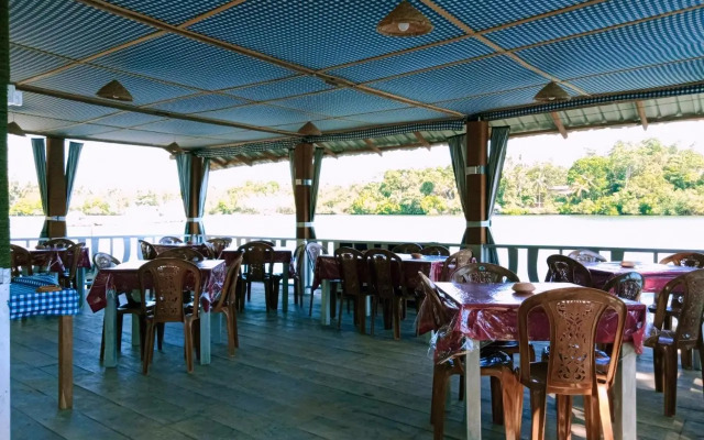 Lake Lane Guest Rest