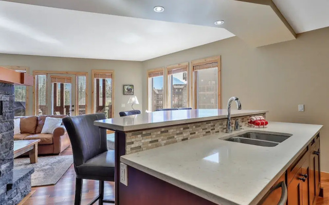 Rundle Cliffs Lodge by Spring Creek Vacation