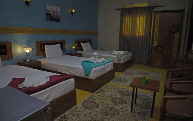 Pyramids paradise hotel