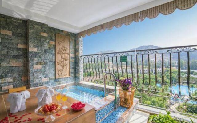 Xinyinzhan Hot Spring Holiday Resort