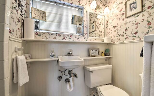 The Lilly House: Historic Glen Rose Home w/ Porch!