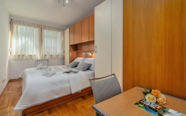 Cityscape Comfort Apartment With Garage