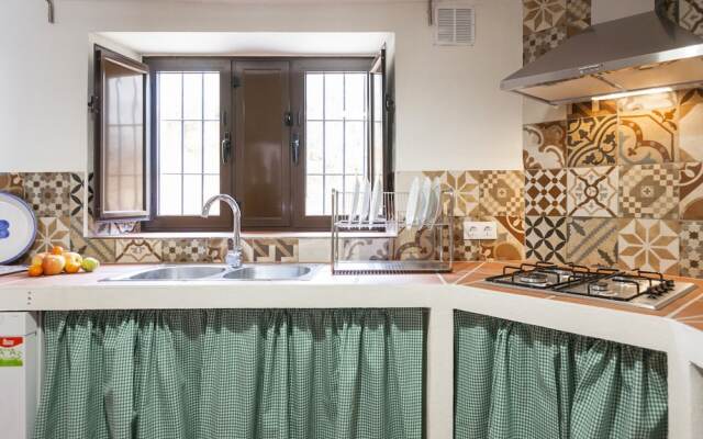 Villa San Nicolas Constantina Canovas