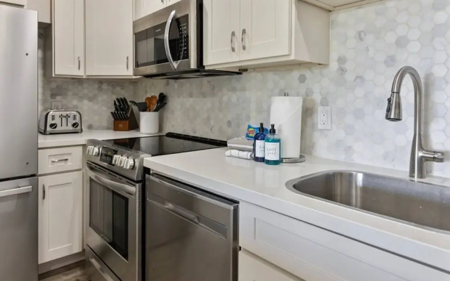 Remodeled Luxe Beachfront Escape Ocean Views AC