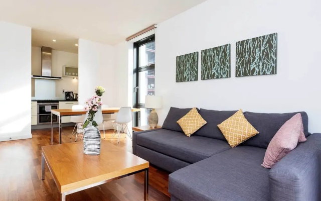 Plush Apartment In London With Balcony
