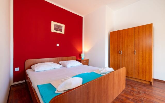 Bonvie Apartments in Center B4