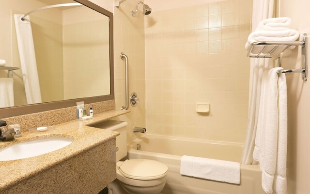 Best Western Plus Laval Montreal & Conference Centre