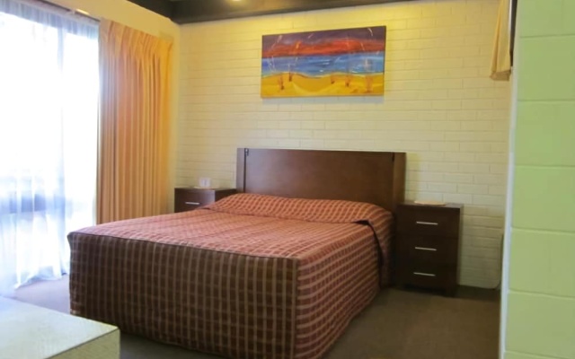 Lakes Waterfront Motel & Holiday Cottages – Guest Rooms – Lakes Entrance