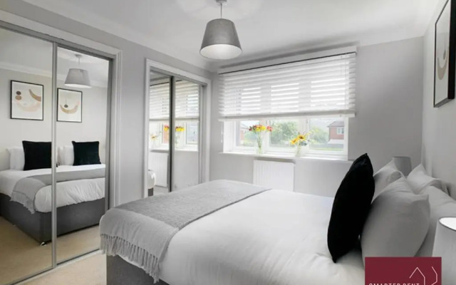 Wokingham - 2 bed with parking