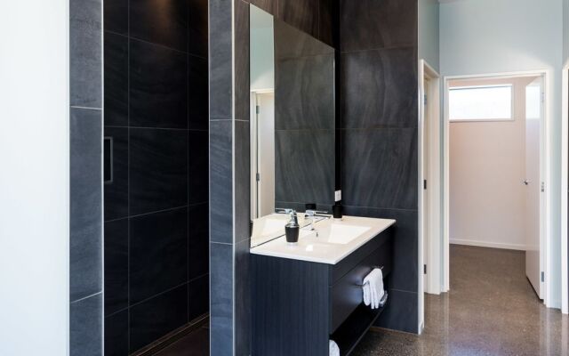 Bell Bird Ridge Holiday Home - Ocean & Valley Views