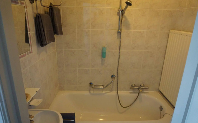 Hotel Asiris