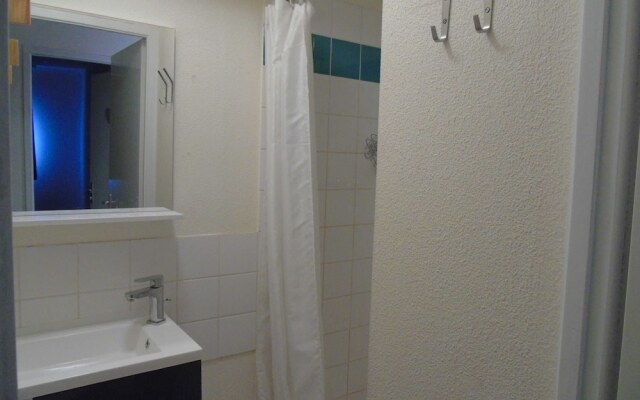 Lou Services Apartment CB7 LSI 001