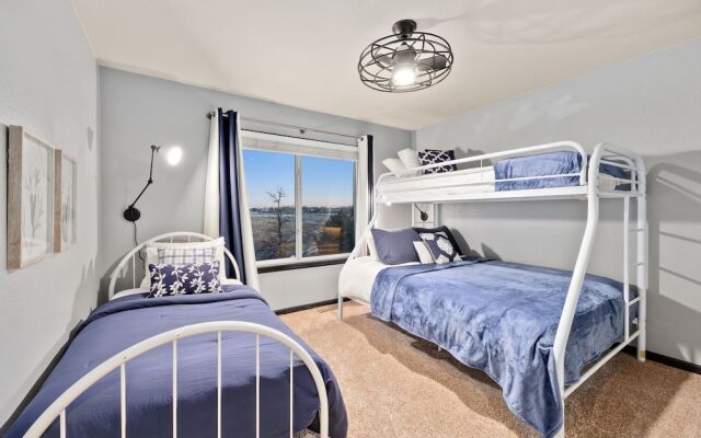 Spacious Home W/ Fun Amenities | Lake & Mtn Views