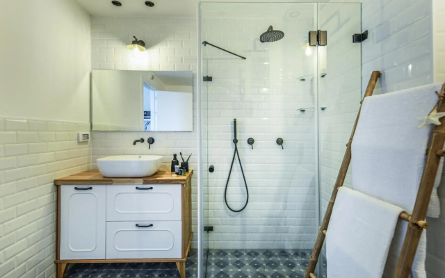 Grand Apartment with Amazing Balcony with Sea View