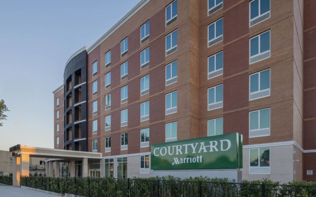 Courtyard by Marriott New York Queens/Fresh Meadows