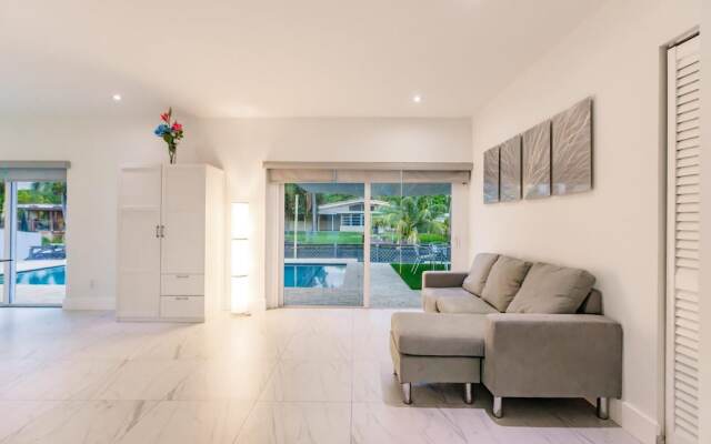 Stylish Aventura Home With Pool on Intercostal
