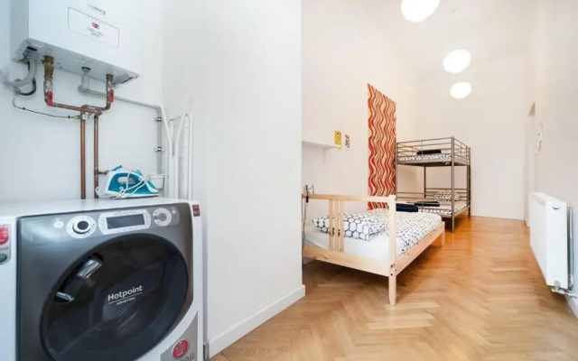 Bright, Spacious Apartment in the Historic Centre