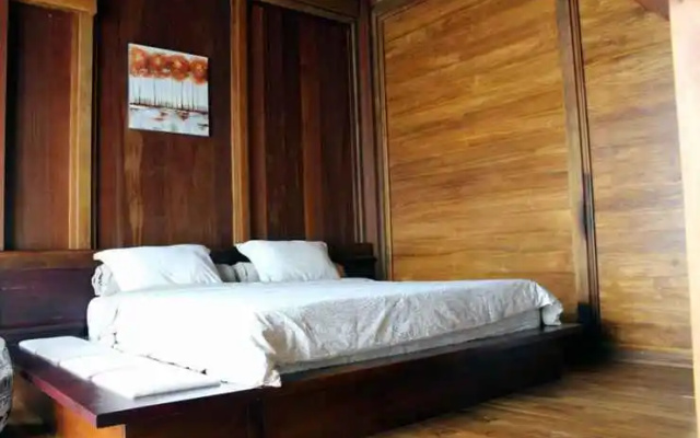 Woody Villa