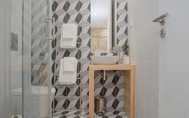 Liiiving in Porto Charming Downtown Delight II