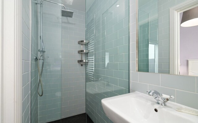 Modern En-Suite Flat - near Islington High Street
