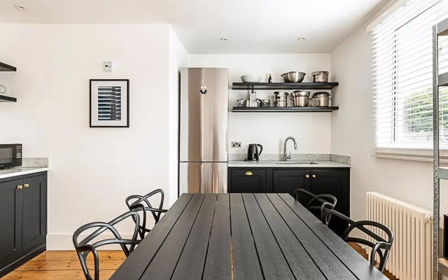 Stylish Chiswick Apartment With a Private Terrace
