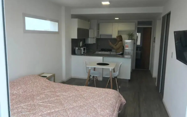 Studio Francia (Fac. Medicina, HECA, UCA. Parque)