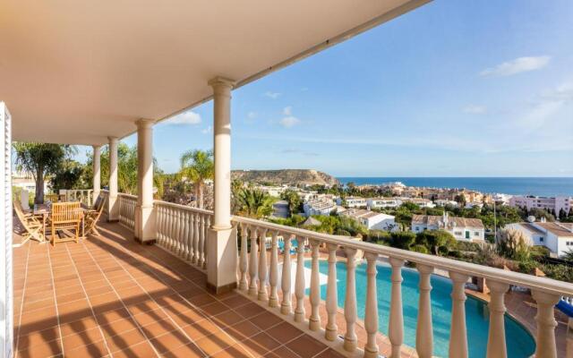 CoolHouses Algarve Luz, 5 bed villa & pool, Casa N