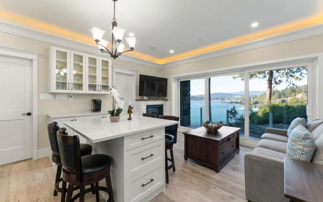 SookePoint Ocean Cottage Resort