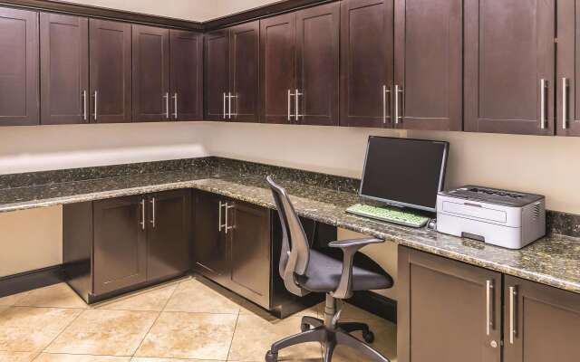 La Quinta Inn & Suites by Wyndham Fort Worth - Lake Worth