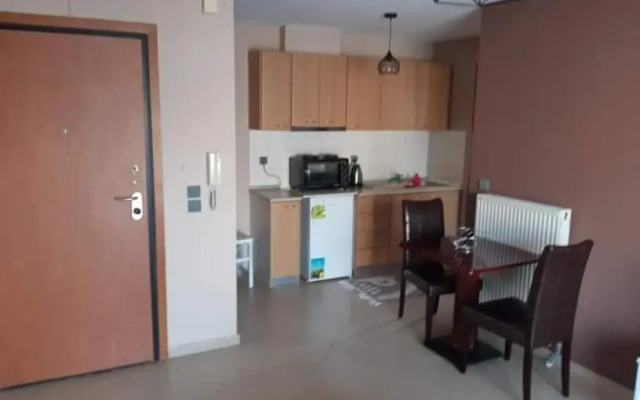 Εclectic Apartment 8fr (free parking)