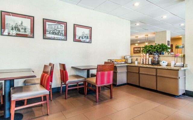 Comfort Inn by the Bay