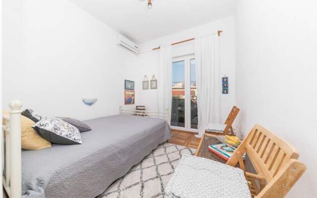 Beautiful Apartment in Vinisce With 2 Bedrooms and Wifi