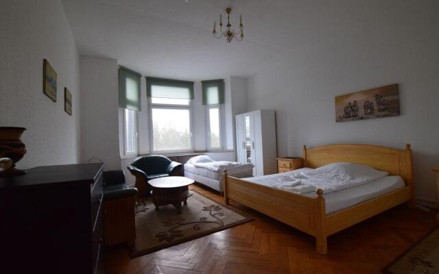 Tolstov-Hotels Large 3,5 Room Apartment