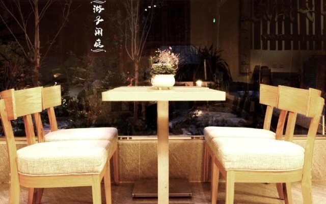 Tourist Courtyard Hotel