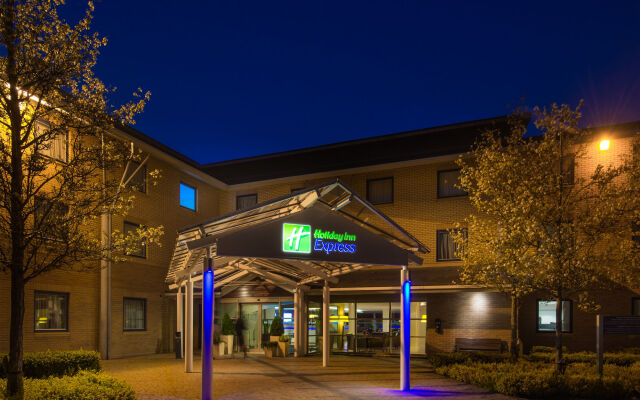 Holiday Inn Express Milton Keynes, an IHG Hotel