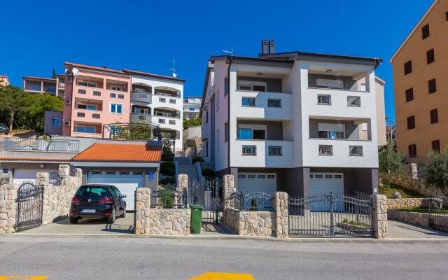 Modern Apartment in Crikvenica with Swimming Pool