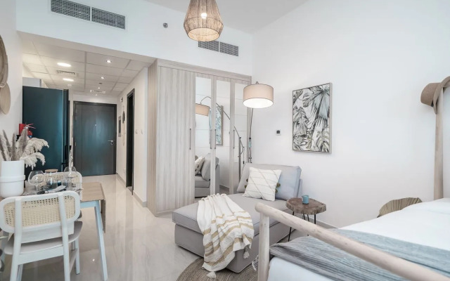 Charming Apt. With Views In Business Bay