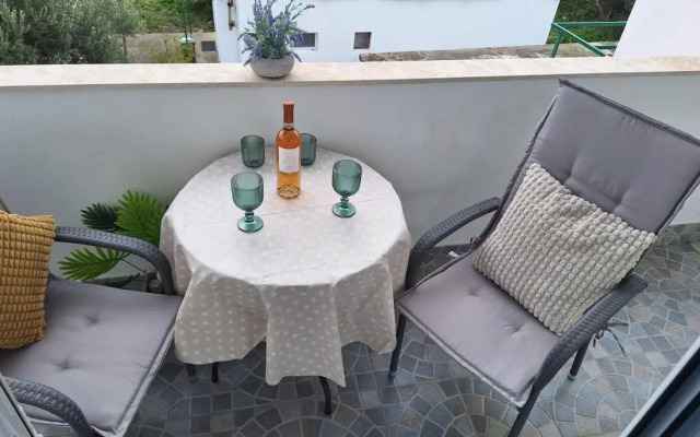 Apartments and rooms with parking space Hvar - 13161