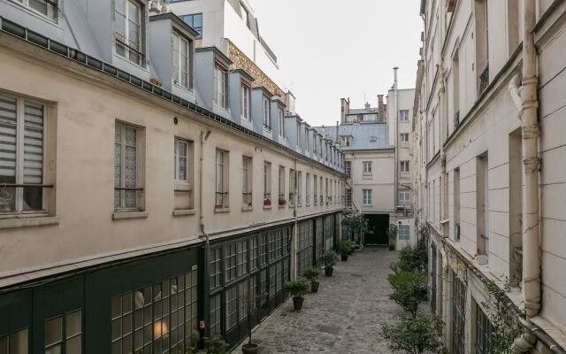 Charmant studio neuf proche des Invalides (D01)