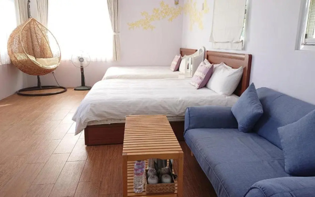 Straybirds BnB