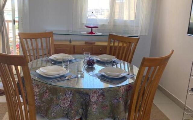 A lovely 2 BR apartment at Waterside