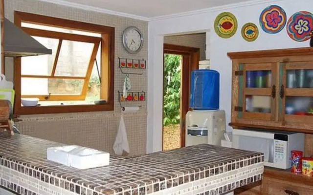 Casa 4 suites a 200m da Rua das Pedras