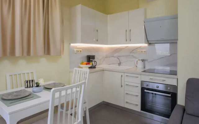 Fresh 1 Bd Apt with Patio in Heraklion