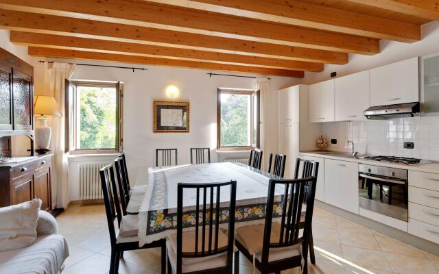 Fabulous Mansion in Pesina Spezie near Lake