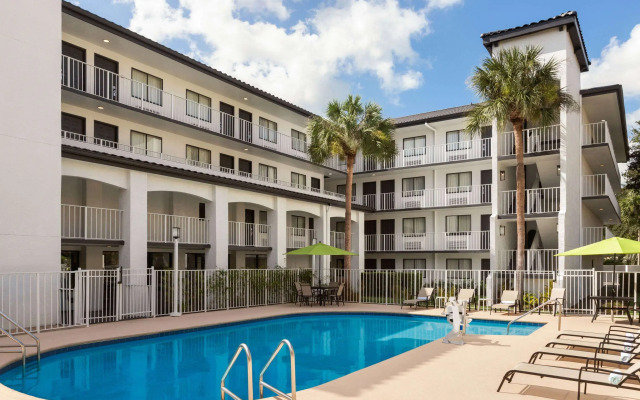 Mai Hana Hotel- Intl Drive, Trademark Collection by Wyndham
