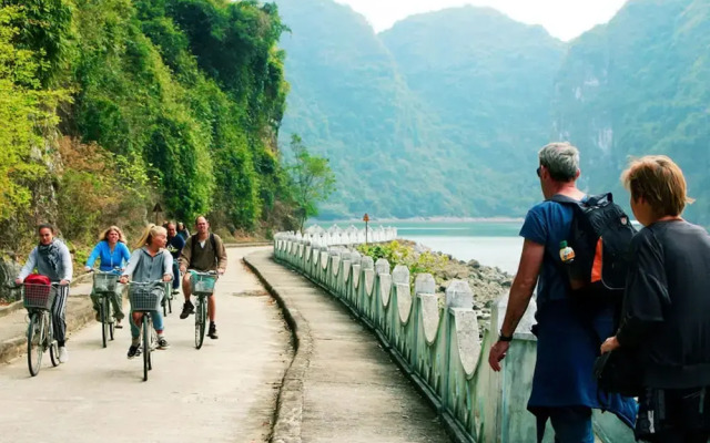 Verdure Lotus Classic Cruise on Lan Ha Bay