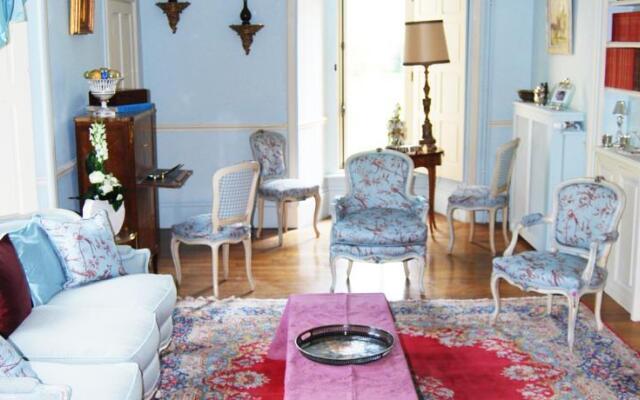 Chateau De Landreville - Bed & Breakfast