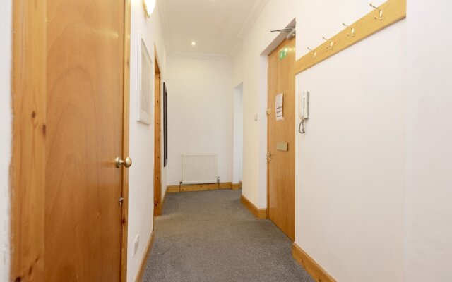 JOIVY Spacious 3 Bed Apartment In The Old Town