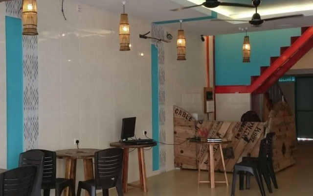 Halo Hostel